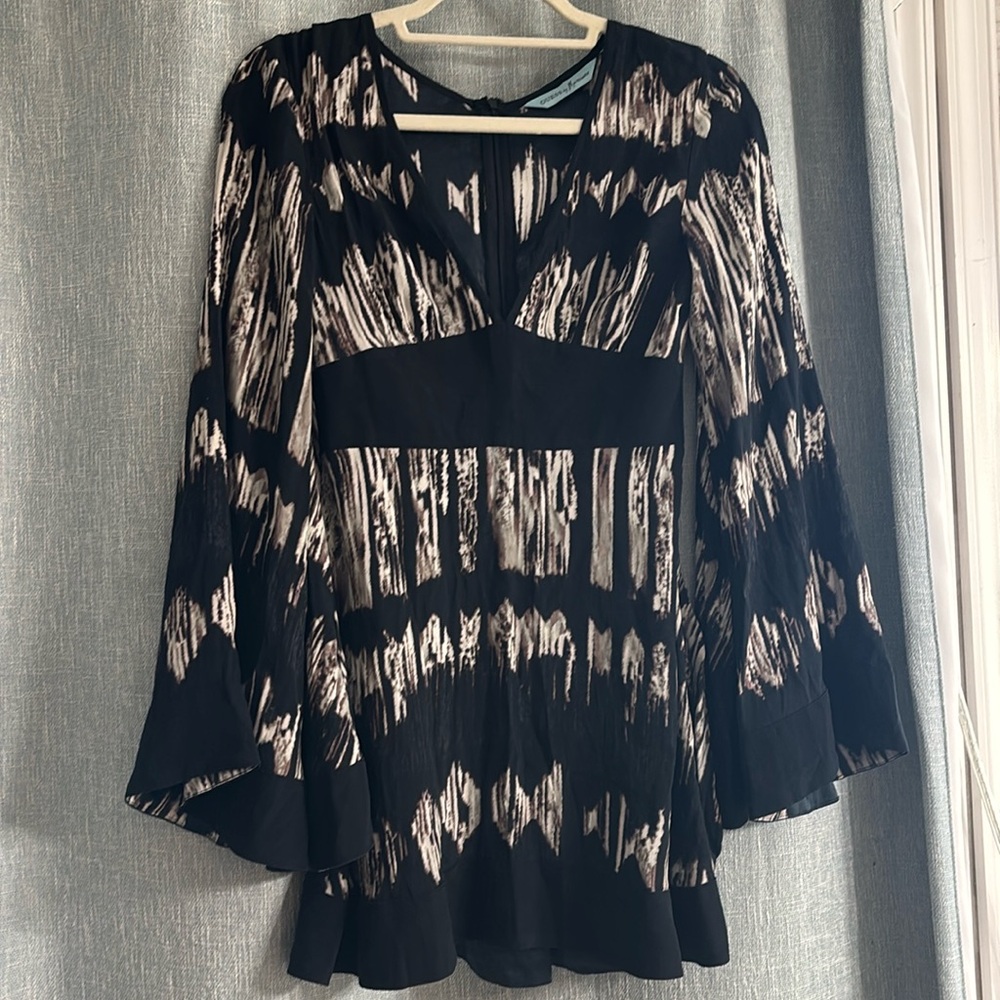 Guess by Marciano short dress with Elvira sleeves size XS